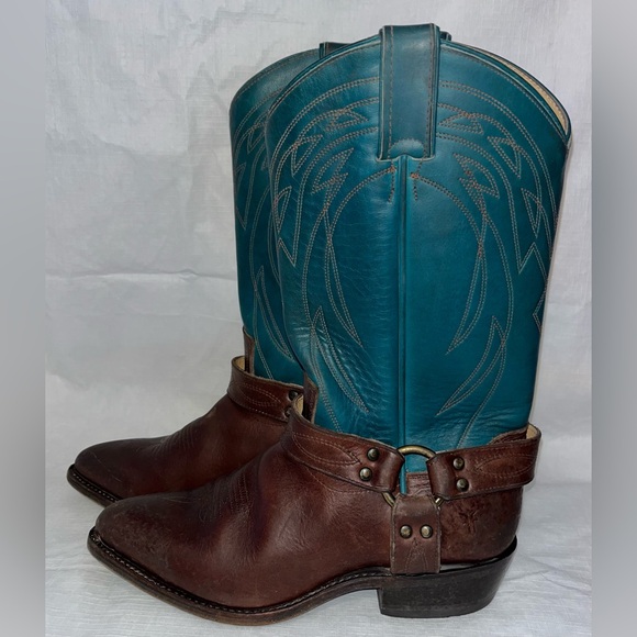FRYE Billy Harness Turquoise/Multi Leather Western Cowgirl Boots
Women's Size 9 - Picture 3 of 13